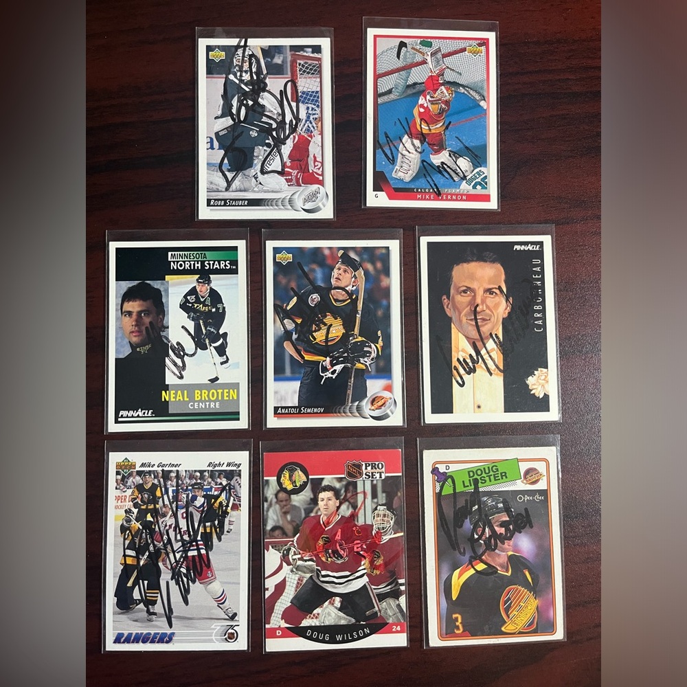 25 hockey cards total - Picture 2 of 2